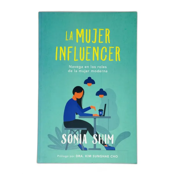 La Mujer Influencer Navega En Los Roles De La Mujer Moderna