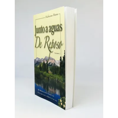 Junto a Aguas de Reposo Vol 2 [Devocional] 366 Meditaciones Diarias con Plan para Leer la Biblia en un Año.
